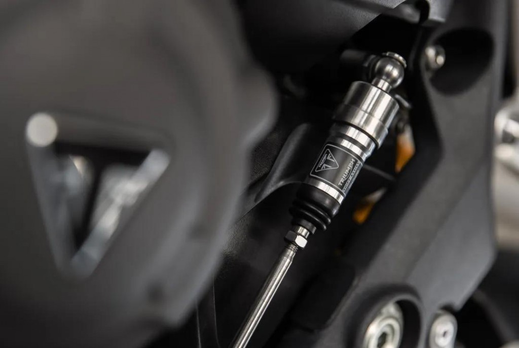 凯旋摩托车续航能力最强的车,凯旋三缸百公里加速