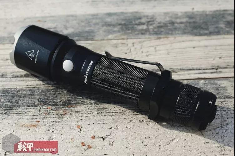 评FenixTK15UE手电：经典之作，总有它的理由