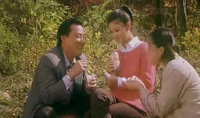 李小萌童年演的三个小孩抱错了,李小萌15岁出道