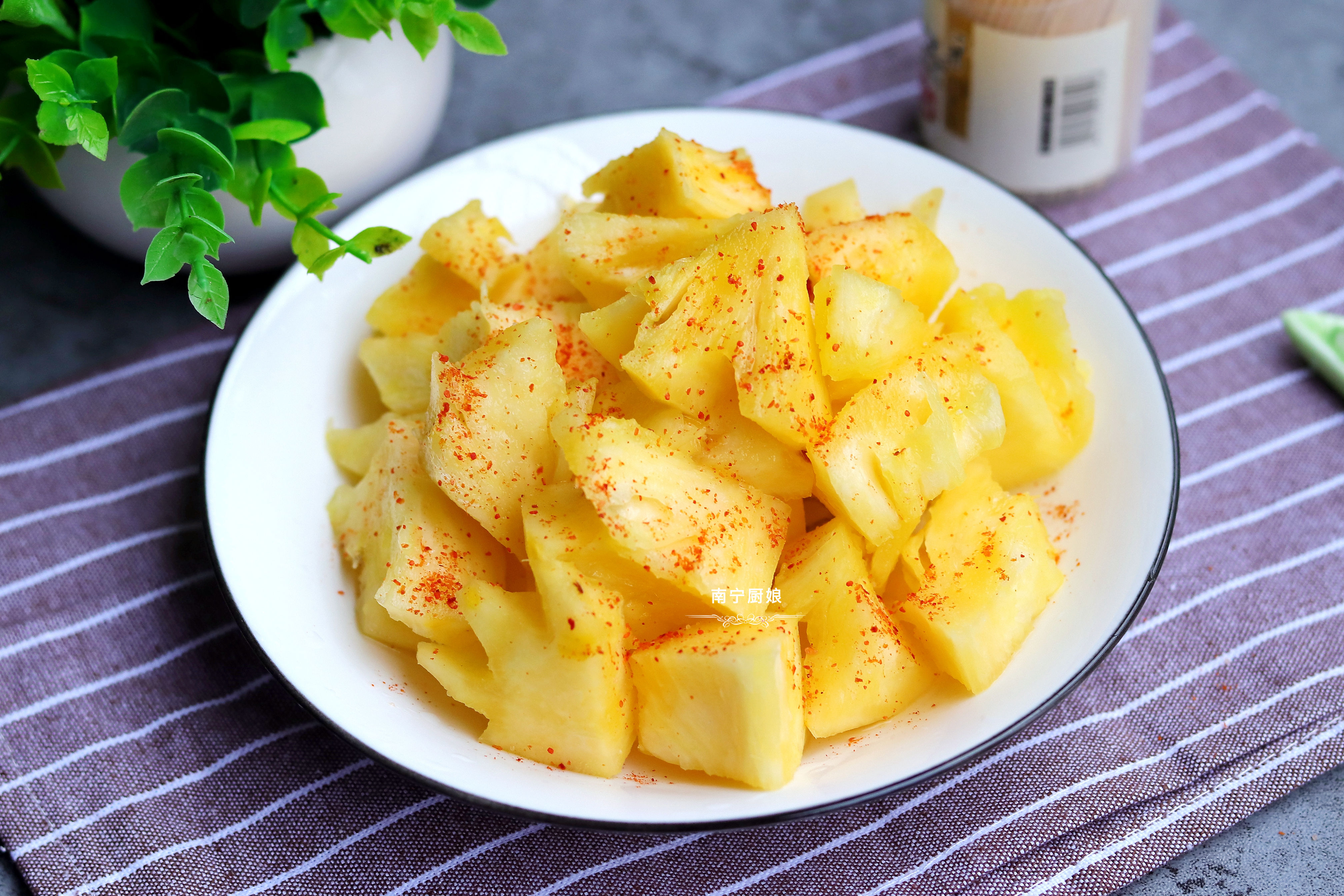 菠萝怎么用盐水泡几分钟才好吃,菠萝要加什么盐水才好吃