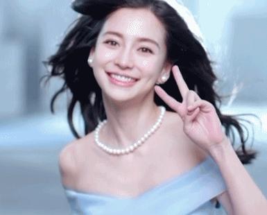 angelababy街拍羽绒服,dior围巾angelababy