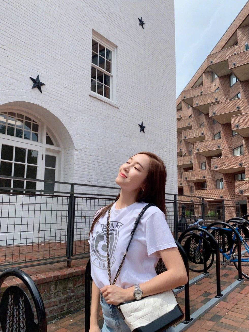 郑秀妍白裤子怎么搭配,郑秀妍白色裤子搭配