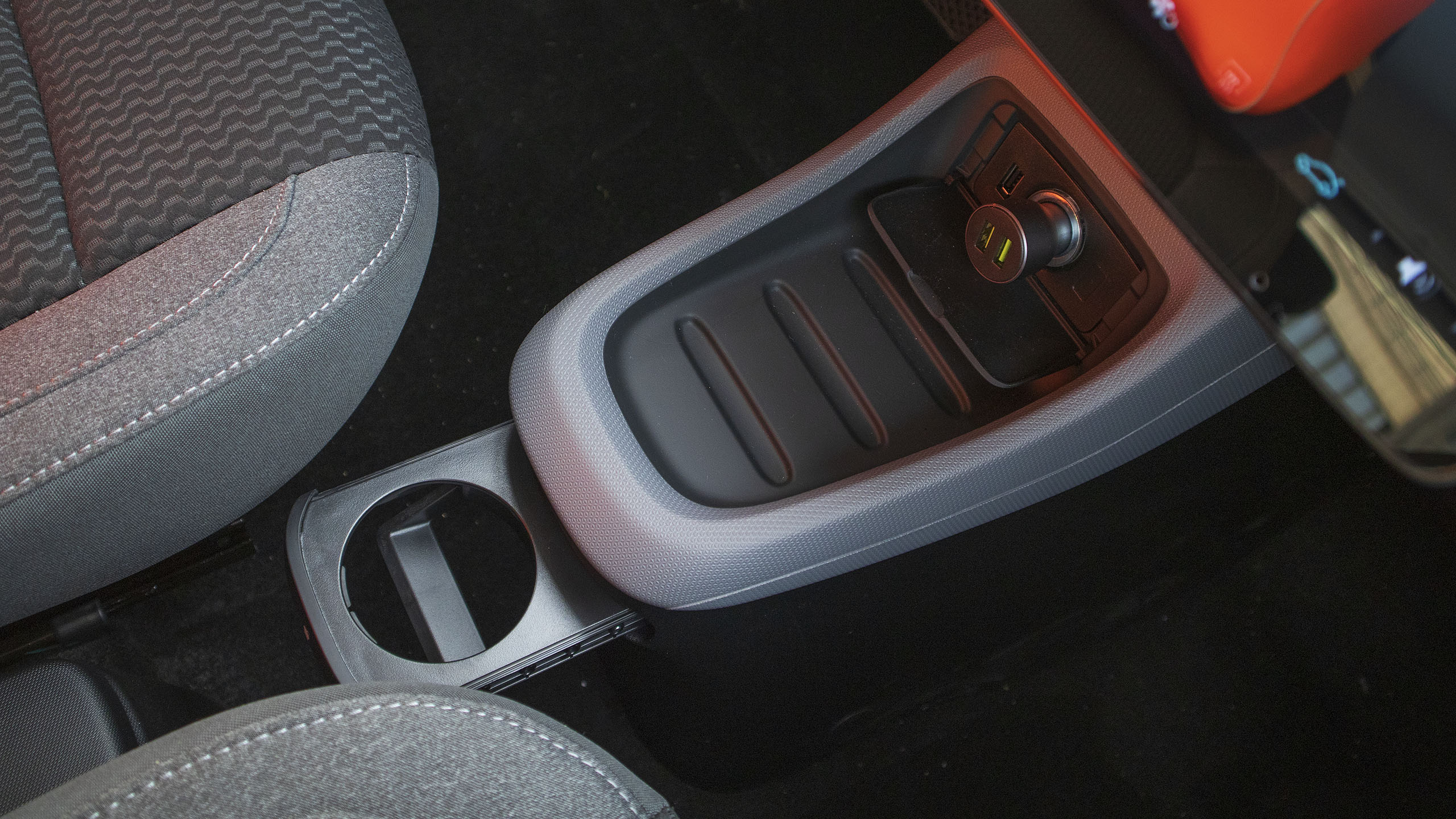 403公里续航,零跑t03310轻享版深度体验