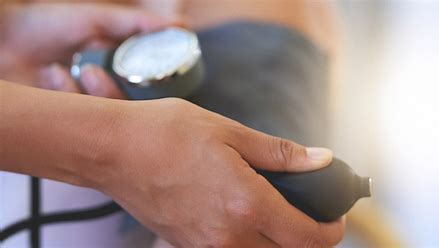 辟谣芹菜汁降血压,高血压吃降压药是不是骗局