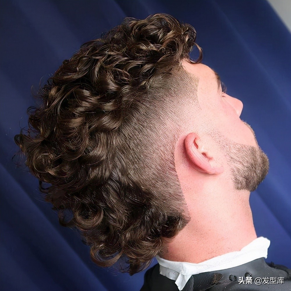 50岁鲻鱼头烫发发型,短发发型女2020流行发型鲻鱼头