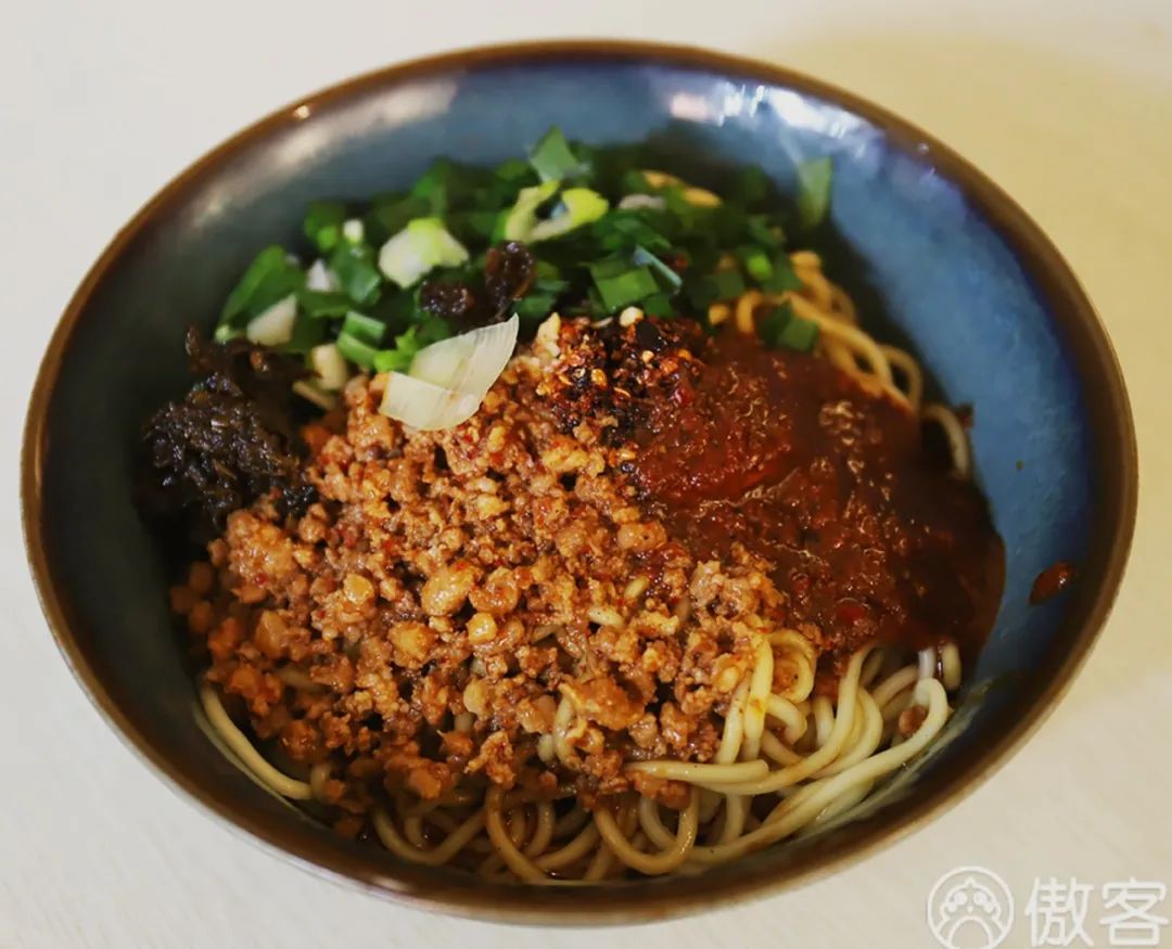 终于吃到超好吃的凉米线,一碗凉米线就能很满足
