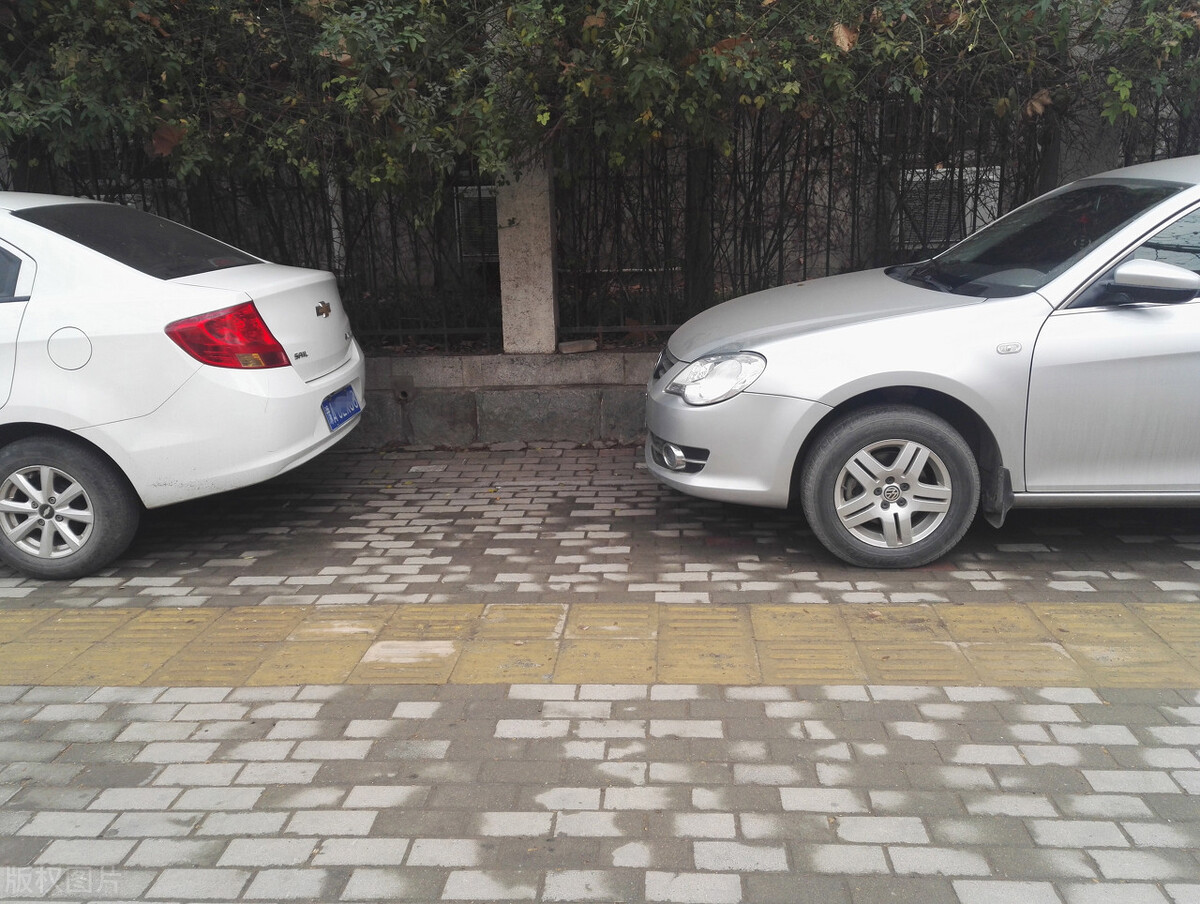 路边停车新手教学视频,路边停车怎么停教程