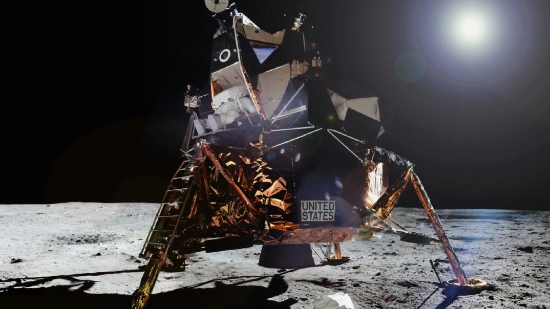 在半个世纪前，美国在月球是怎么实现视频直播的？