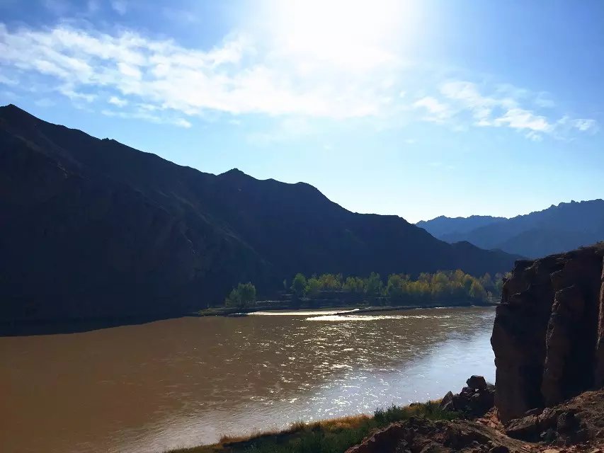 羊皮筏子上的男接生婆——记野麻村老赤脚大夫高振远先生