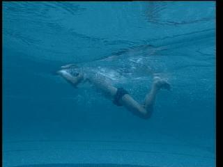 蛙泳腿部翻脚错误纠正,蛙泳在水中腿部翻脚忘记了怎么办