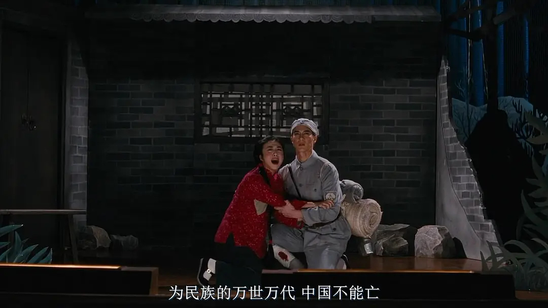 重看《色戒》，四个吸烟镜头，完美诠释出王佳芝的成长与挣扎