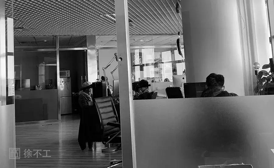 快递员送的手表是真的吗,快递收到一个很便宜的手表