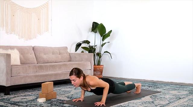 基础瑜伽拜日式可以省略不练吗,瑜伽拜日口诀细节慢动作