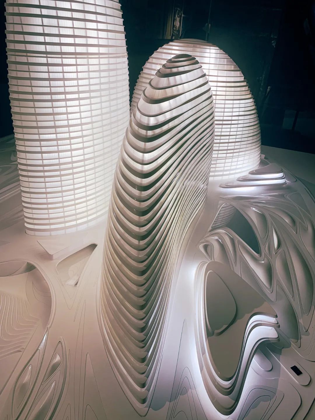 世界顶级建筑设计师扎哈哈迪德,扎哈·哈迪德设计