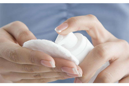 如何正确使用化妆水,哪些是化妆水的注意事项