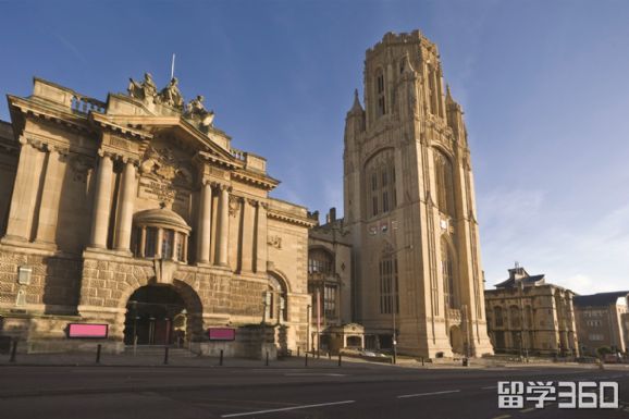 英国留学药学专业学校,选择英国留学专业推荐