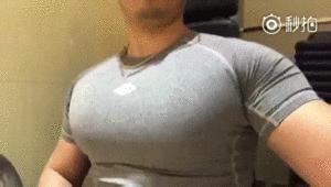 混血肌肉男模被“硬核阿姨”袭胸？她们做了我不敢做的事！