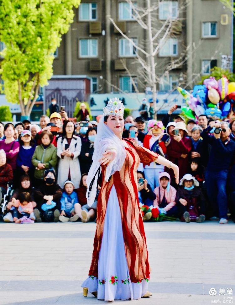 洛阳牡丹广场：*疆新**舞大联欢