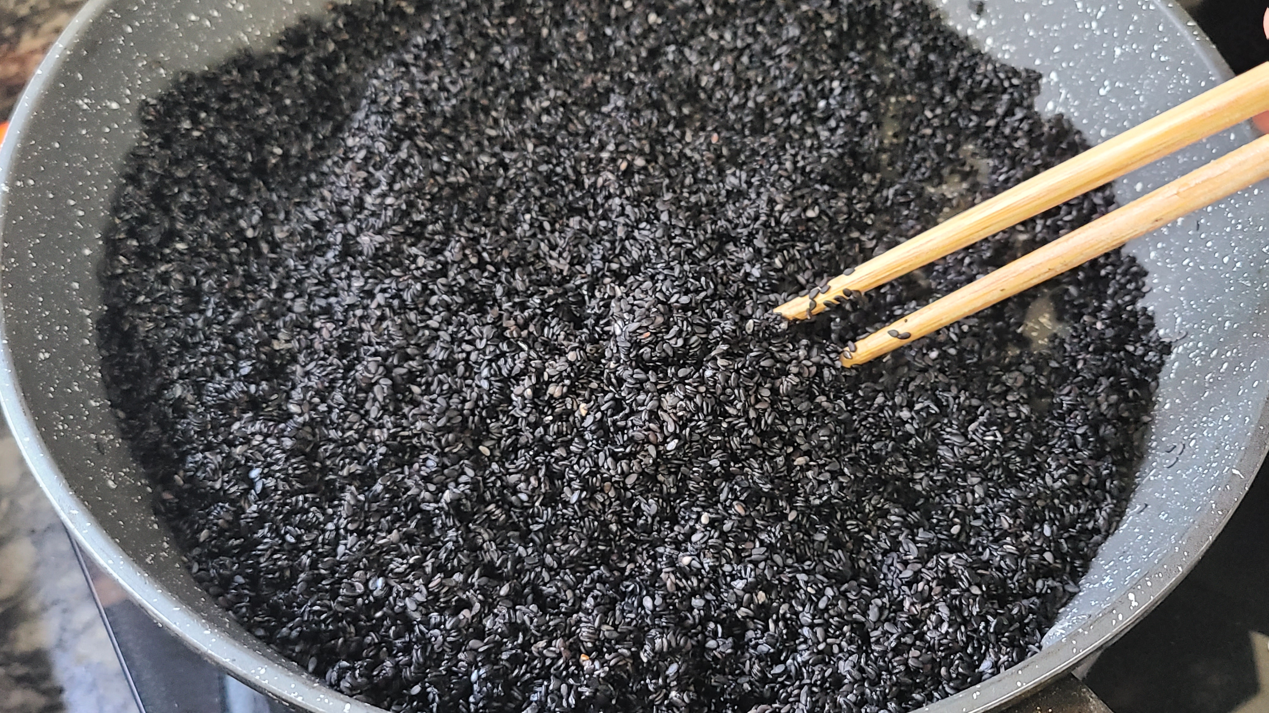 黑芝麻糊怎么磨得细滑好吃,怎么做黑芝麻糊好喝又简单