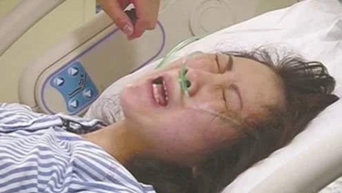 外国人水中分娩却一直生不出来,外国人在家水中分娩疼的大叫