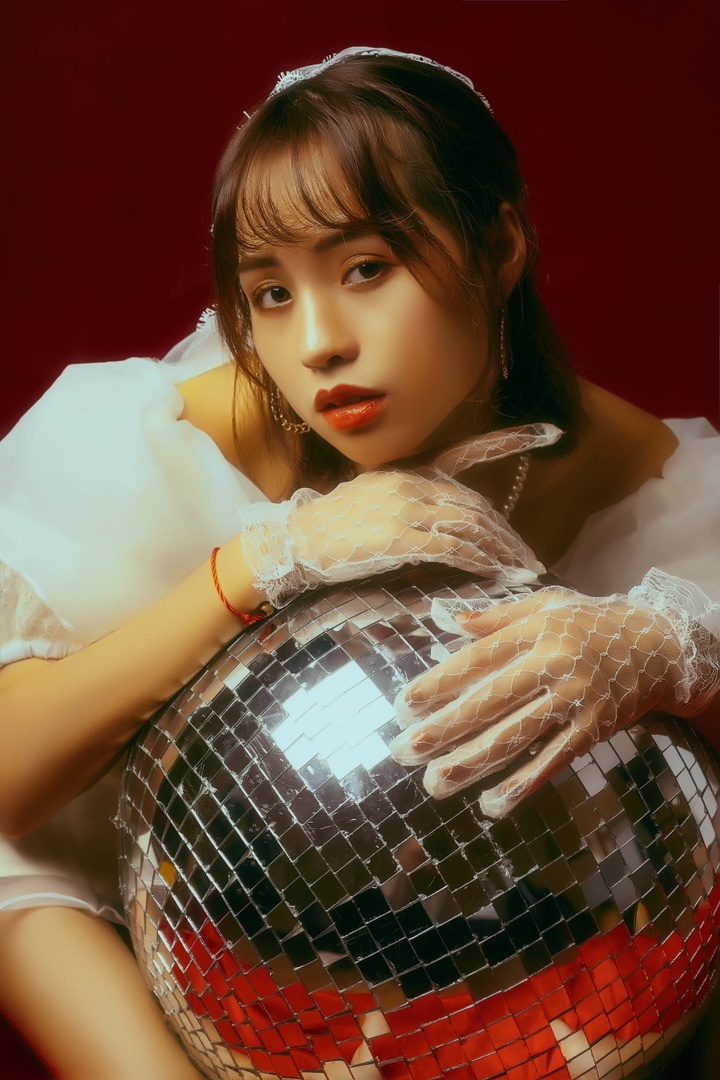 女生单人复古婚纱照写真,复古新娘写真