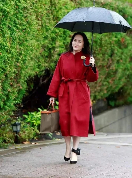 瀛熸櫄鑸熺櫧鑹茶タ瑁呰,瀛熸櫄鑸熺┛鎼皬榛戣