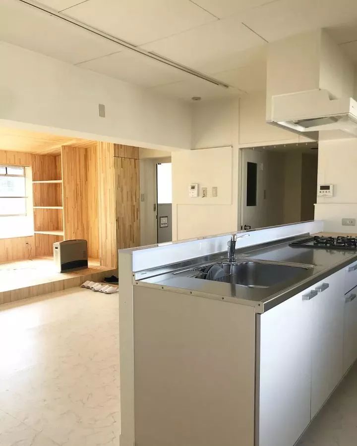 80后夫妇将破旧小宅爆改“复古咖啡厅”，95%家具都是自己打造