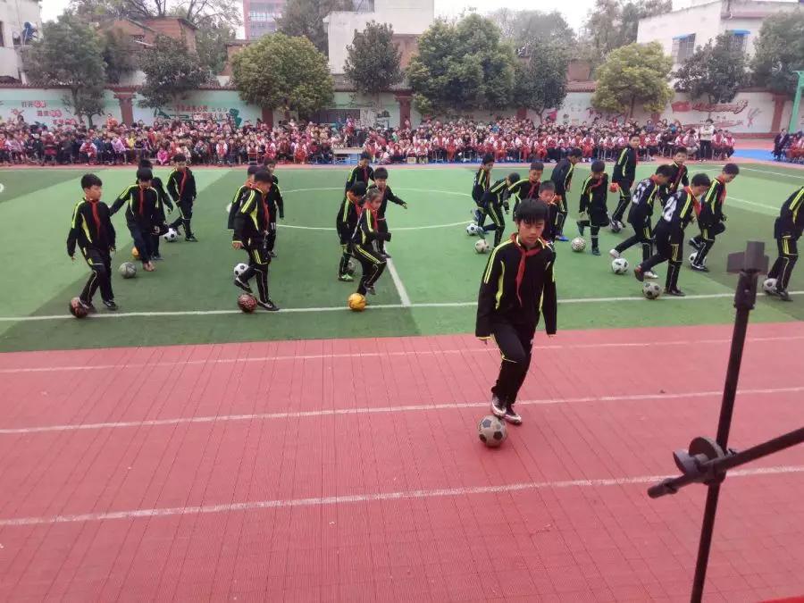 幸福小学举行校园足球联赛,邓州市校园足球比赛
