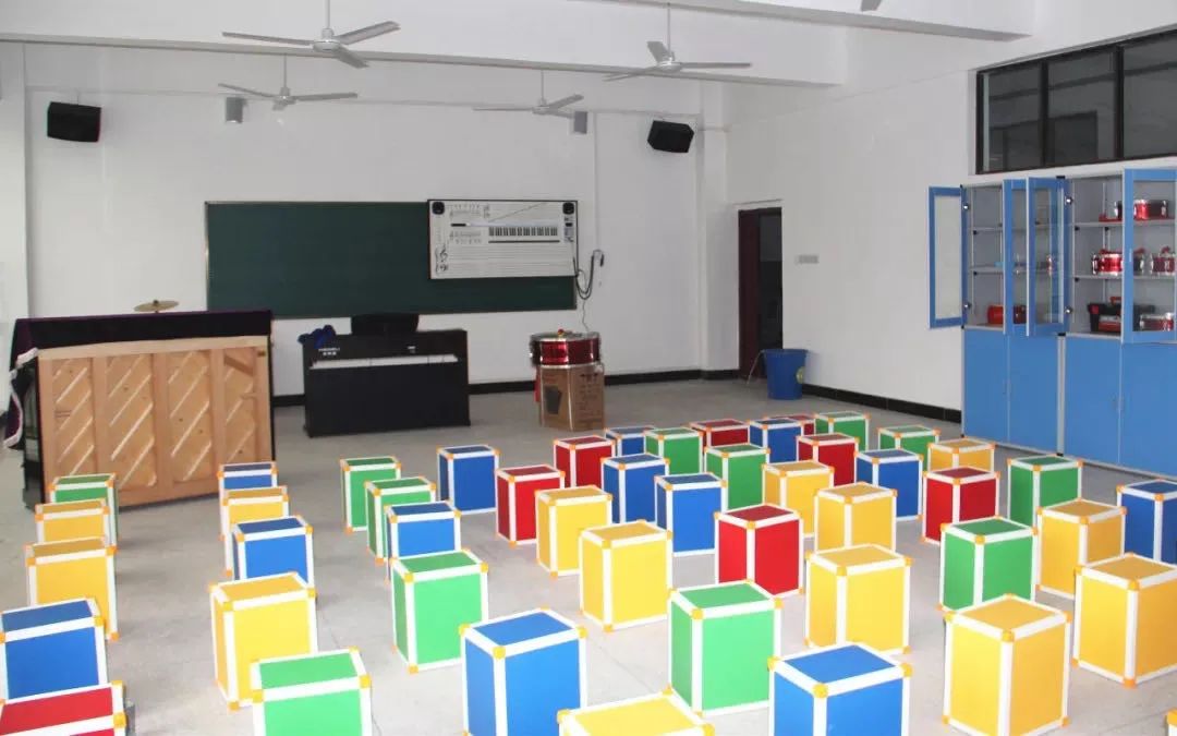 重点发展普文普理，做精做强美术特色。黄州中学高中部欢迎你！