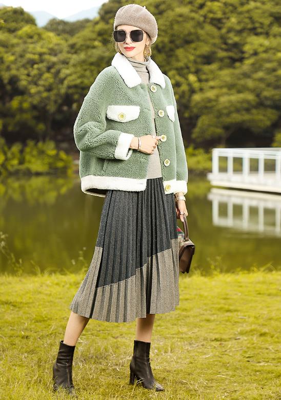 冬天穿什么外套？高档又时尚的羊剪绒大衣，穿它气质才爆表