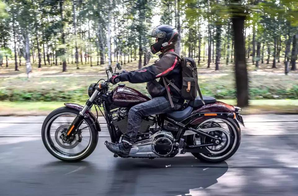 哈雷breakout突破者评测,哈雷突破者骑行体验