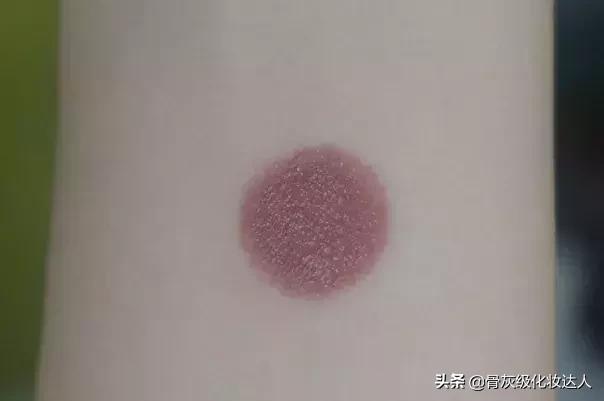 买到不喜欢的口红,显老气的口红怎么拯救