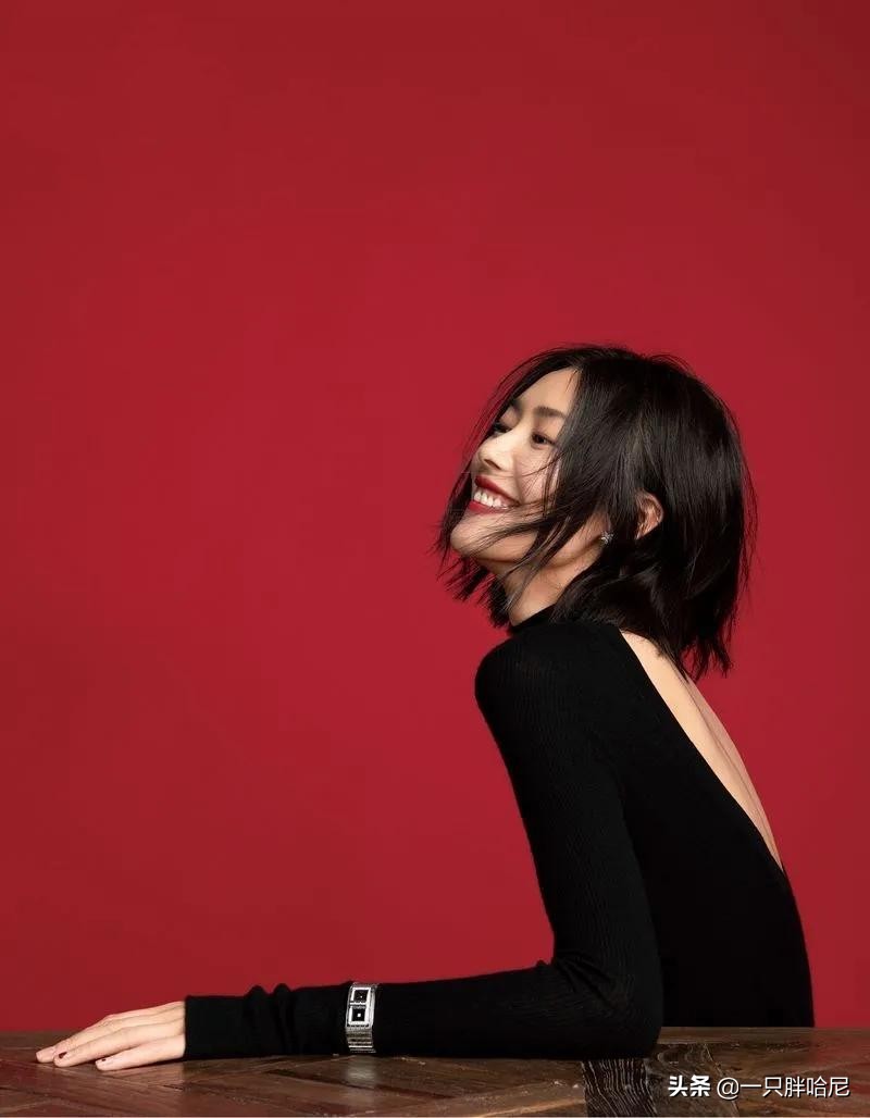 脸黄染什么头发好看又显得年轻,黄头发颜色减龄显白