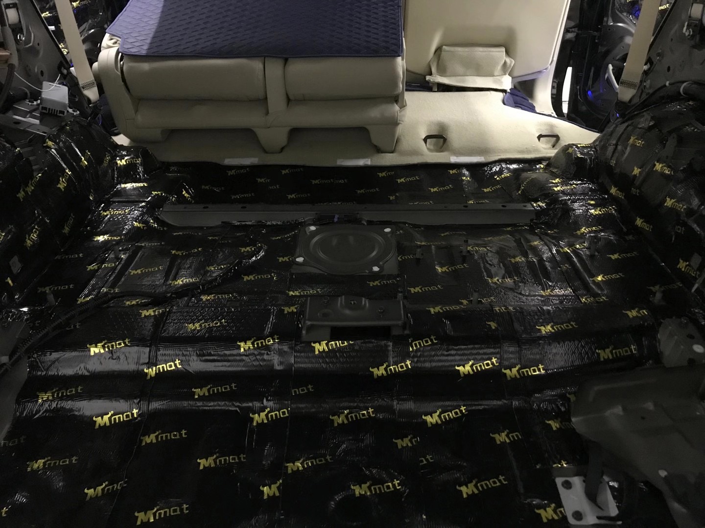 23款途乐改装全车内饰隔音过程,如何给日产途乐进行汽车隔音