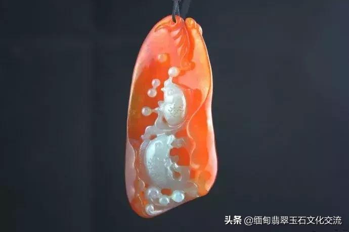 奇葩土豪竟把翡翠丢进火炉烧,烧出后色彩却十分鲜艳漂亮