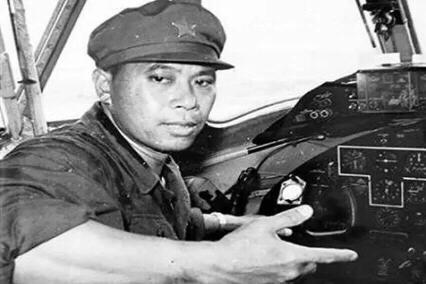 建国劫机第一案惊心动魄“子爵号”机组当场击杀歹徒(三)