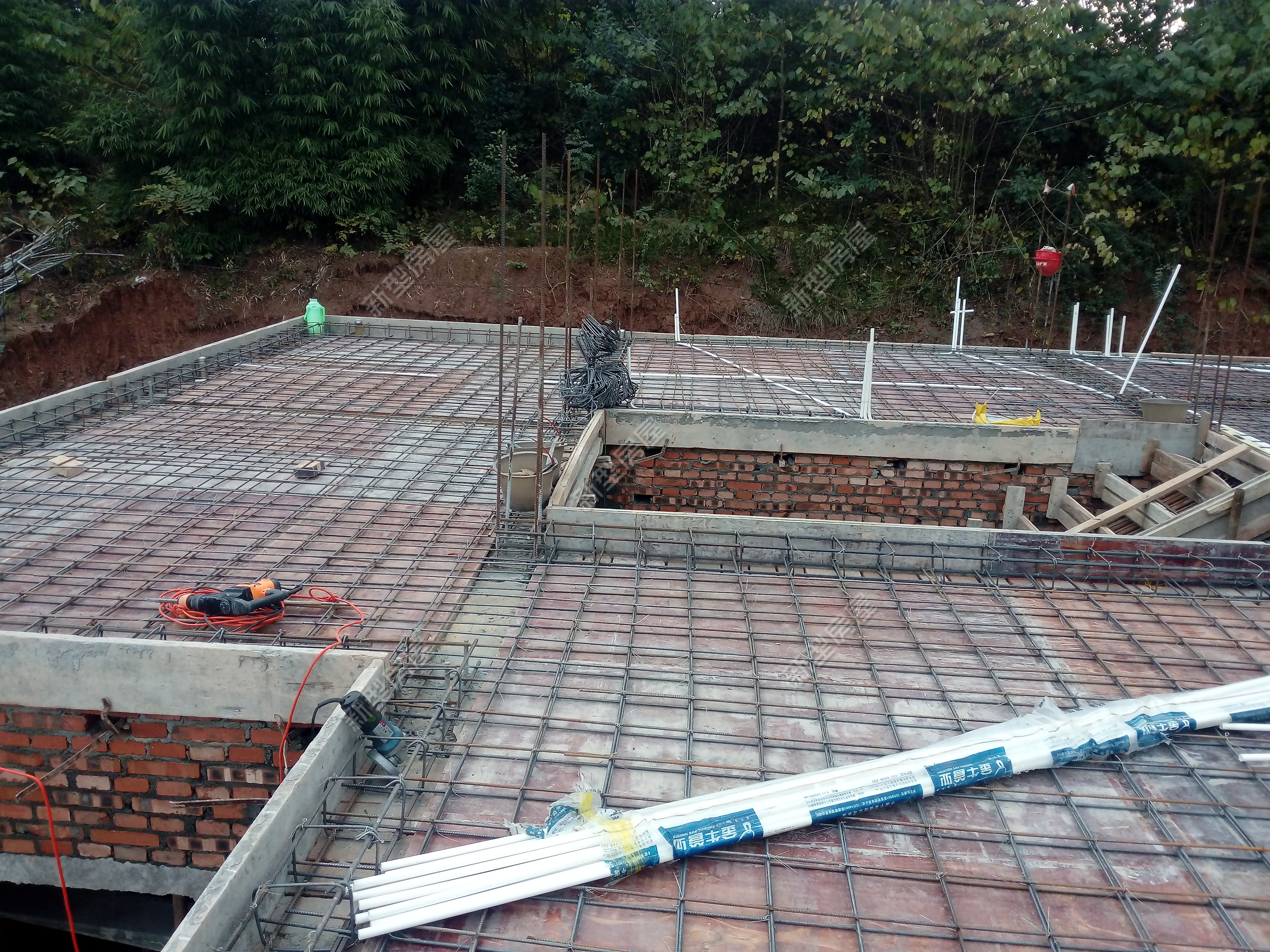 混凝土楼板出现裂缝的原因是什么,混凝土楼板裂缝允许范围国家标准