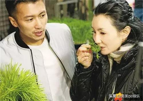 54岁张曼玉个人生活,张曼玉身价8亿是真的吗