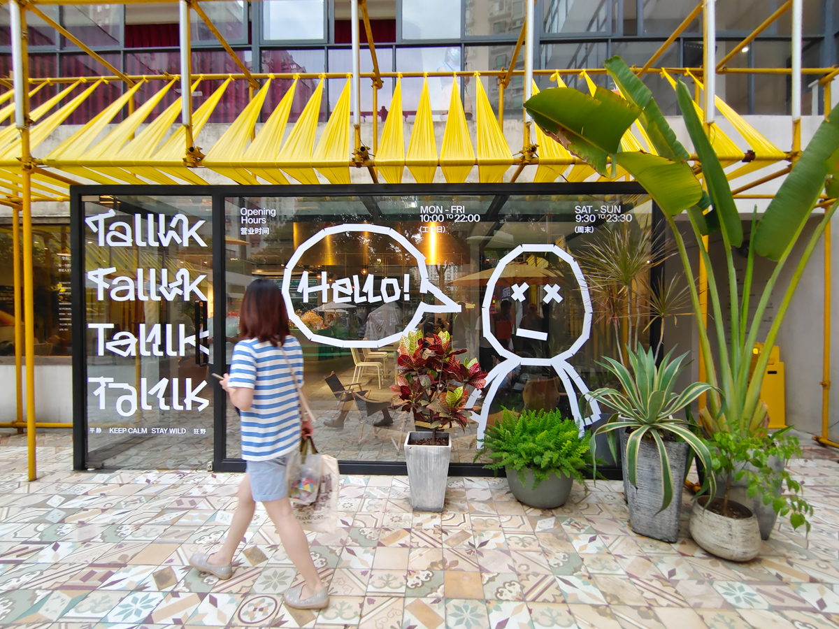 iqoo8燃色配色带壳,iqoo8燃变色