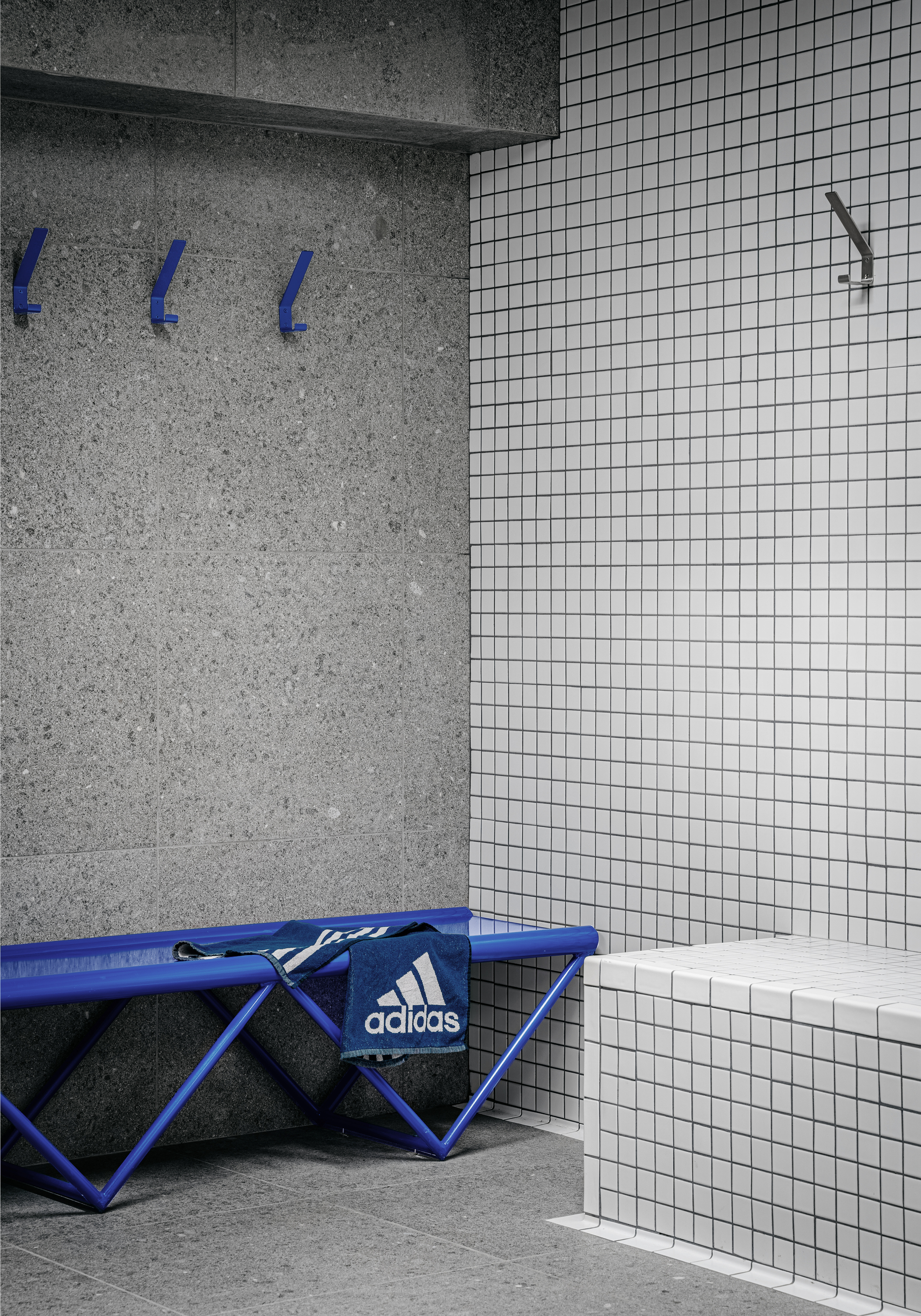 阿迪达斯球员版赞助,阿迪达斯赞助精英球队足球