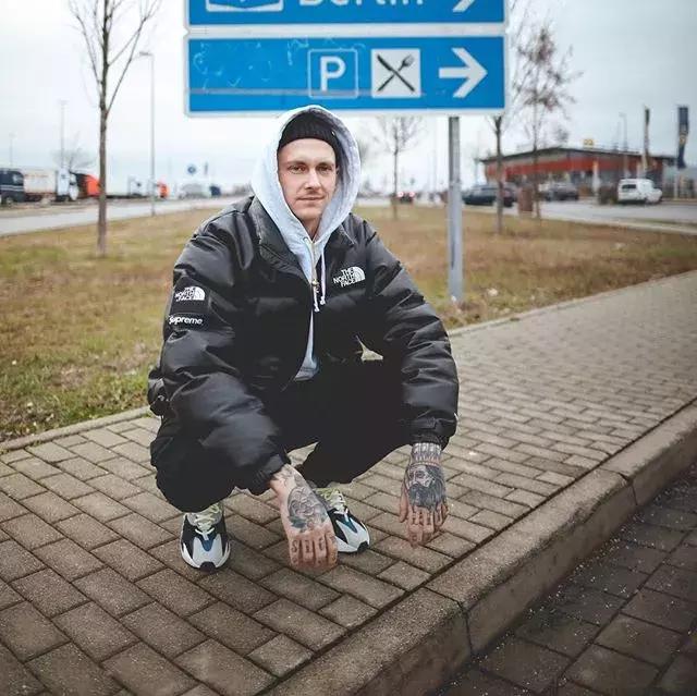 骗爸爸开法拉利,骗着父母的钱拿去赌博