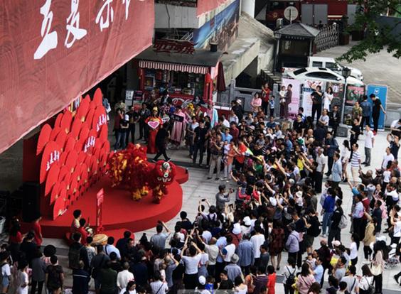 号外!重庆网红磁器口旁惊现无人区,网红打卡地缘何沦为空城?