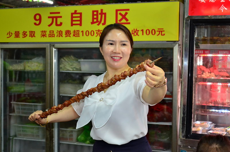 吉利网红美食打卡地军鹏烤全羊一米烤大串欢迎您