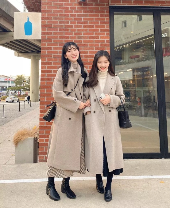 韩系穿搭女生秋冬素人,外套裙子今冬最in混搭