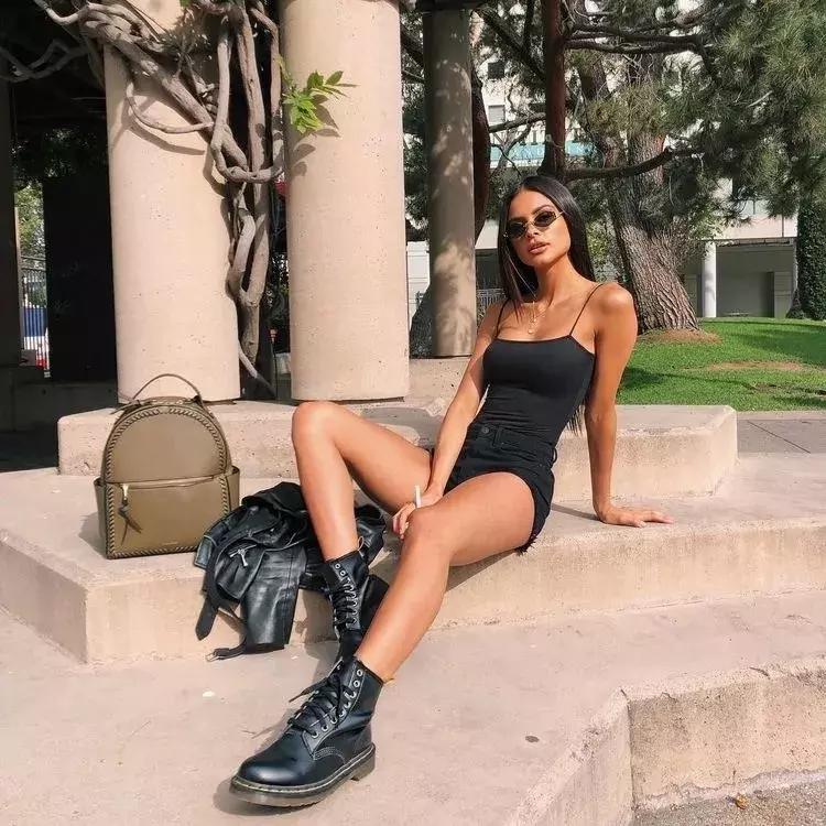 女生买马丁靴,卖女士马丁靴的