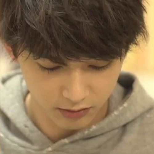 这个可盐可甜可狼的94年小鲜肉，简直就是漫画里走出来的男主角！