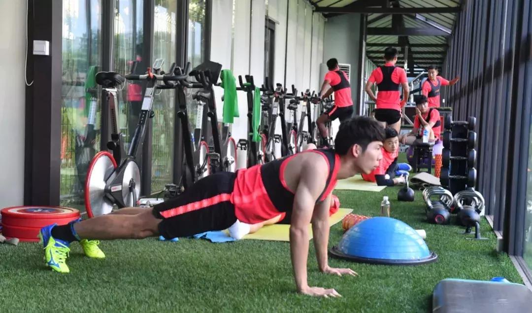 上港杨世元防线,上港后腰杨世元