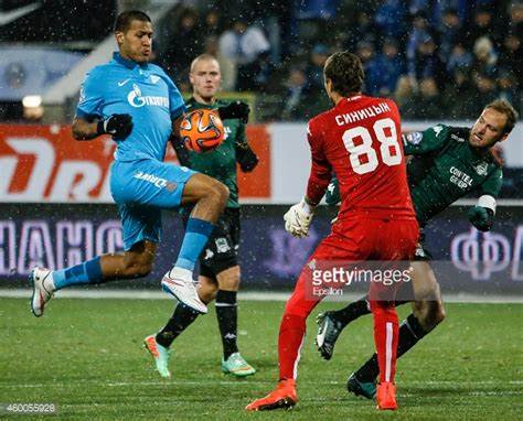 龙东中锋,大连一方新援卡拉斯科