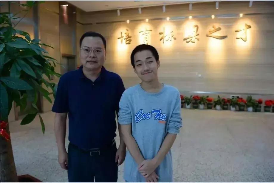 百战归来再读书仍少年,百战归来仍少年出处