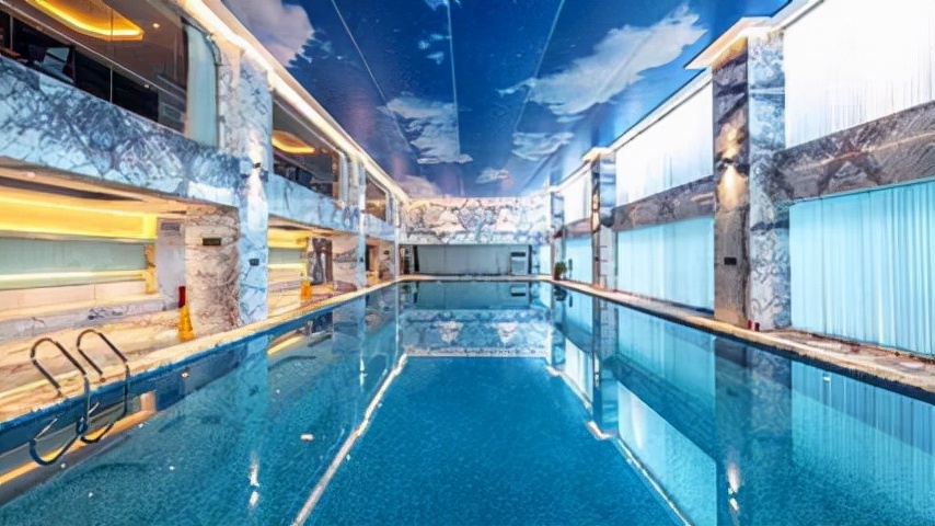 温暖天气泡温泉,冬季日式露天温泉